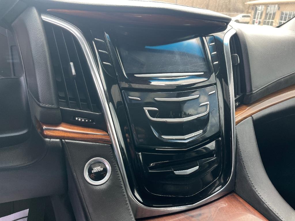2015 Cadillac Escalade Luxury photo