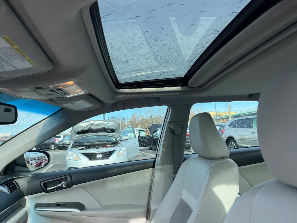 2012 Toyota Camry Hybrid LE photo