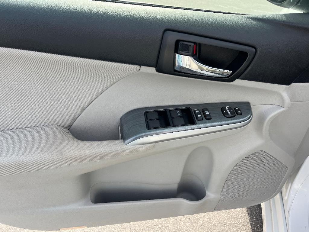 2012 Toyota Camry Hybrid LE photo