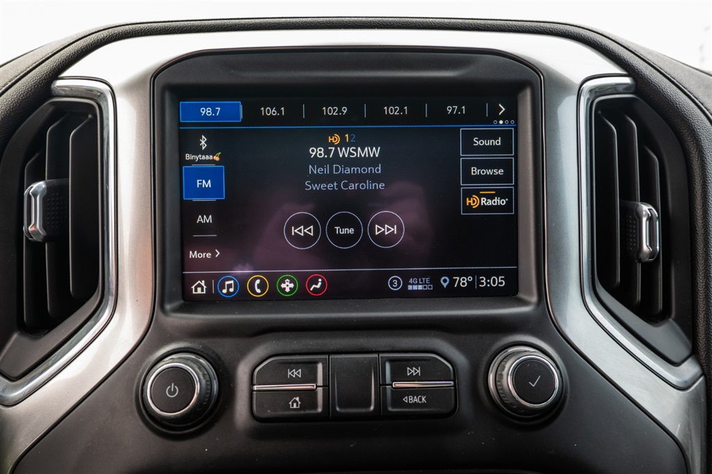 ChevroletSilverado 1500 LT Trail Boss Crew Cab 4WD24