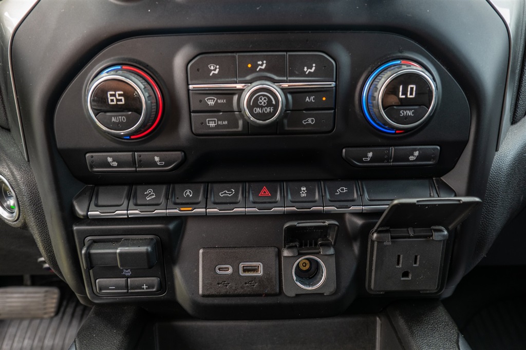 ChevroletSilverado 1500 LT Trail Boss Crew Cab 4WD26