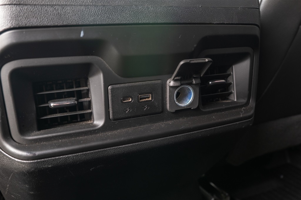 ChevroletSilverado 1500 LT Trail Boss Crew Cab 4WD31