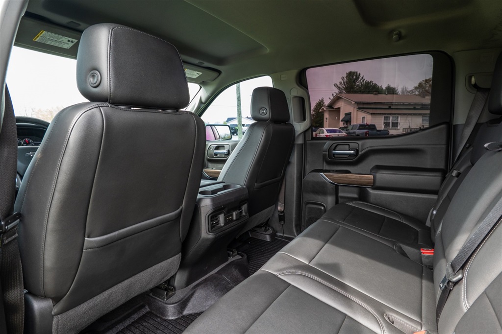 ChevroletSilverado 1500 LT Trail Boss Crew Cab 4WD32