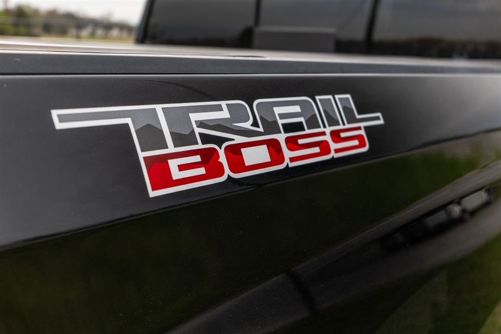 ChevroletSilverado 1500 LT Trail Boss Crew Cab 4WD43