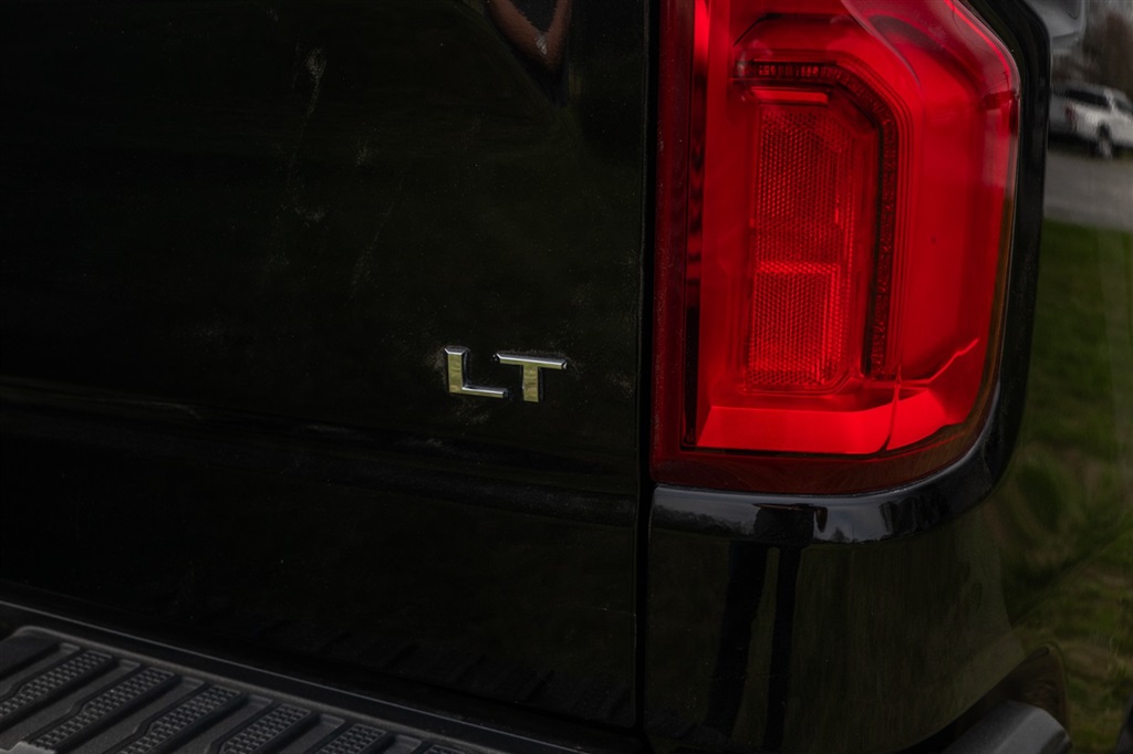 ChevroletSilverado 1500 LT Trail Boss Crew Cab 4WD44