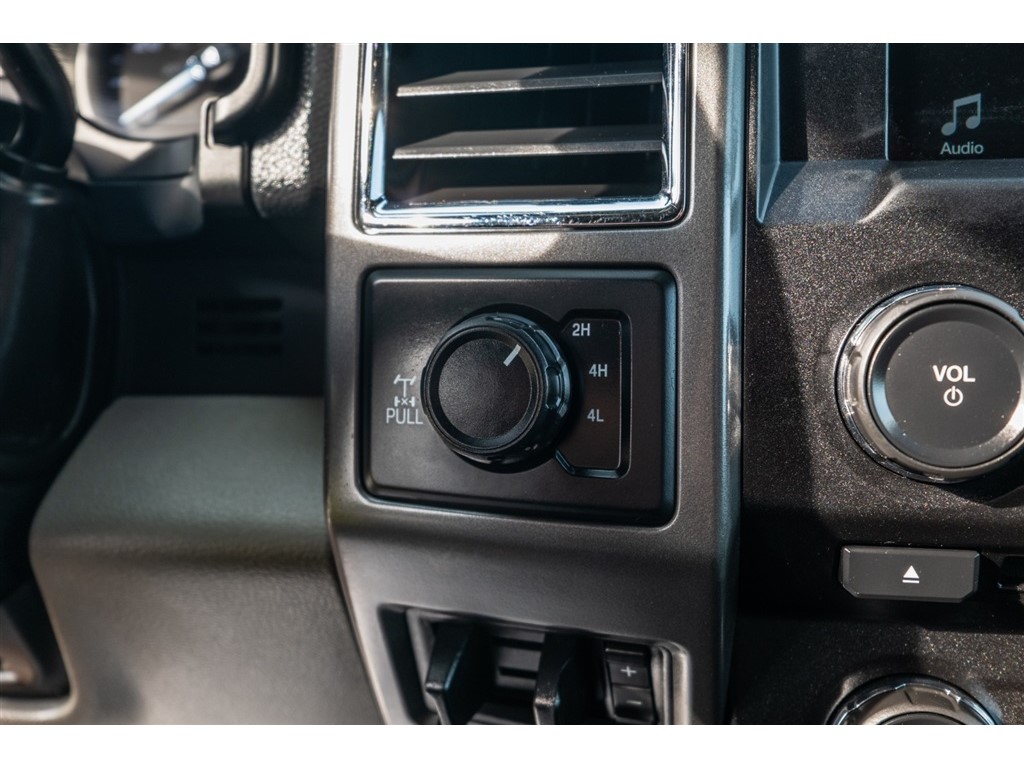 FordF-250 SD XLT Crew Cab 4WD25