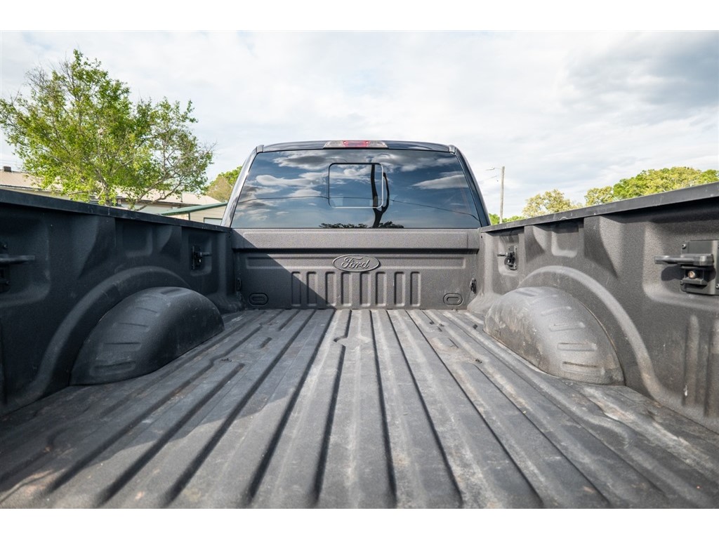 FordF-250 SD XLT Crew Cab 4WD32