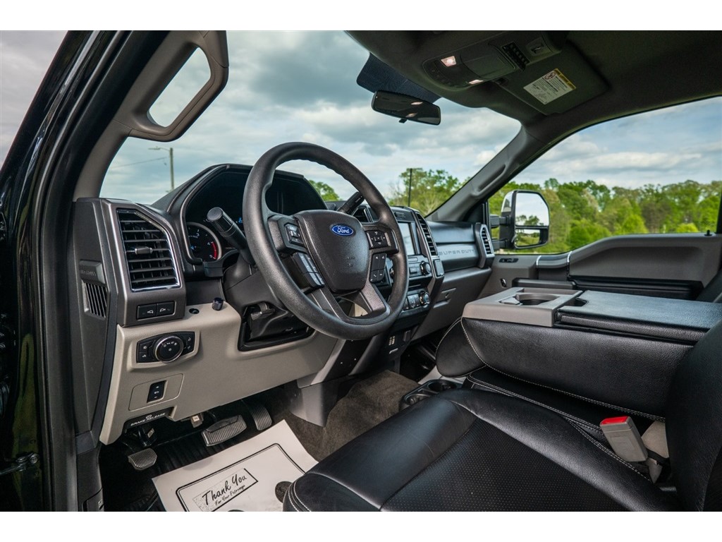 FordF-250 SD XLT Crew Cab 4WD8