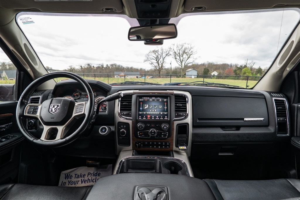 RAM2500 Laramie Crew Cab SWB 4WD24