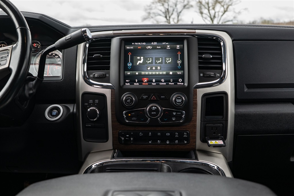 RAM2500 Laramie Crew Cab SWB 4WD25