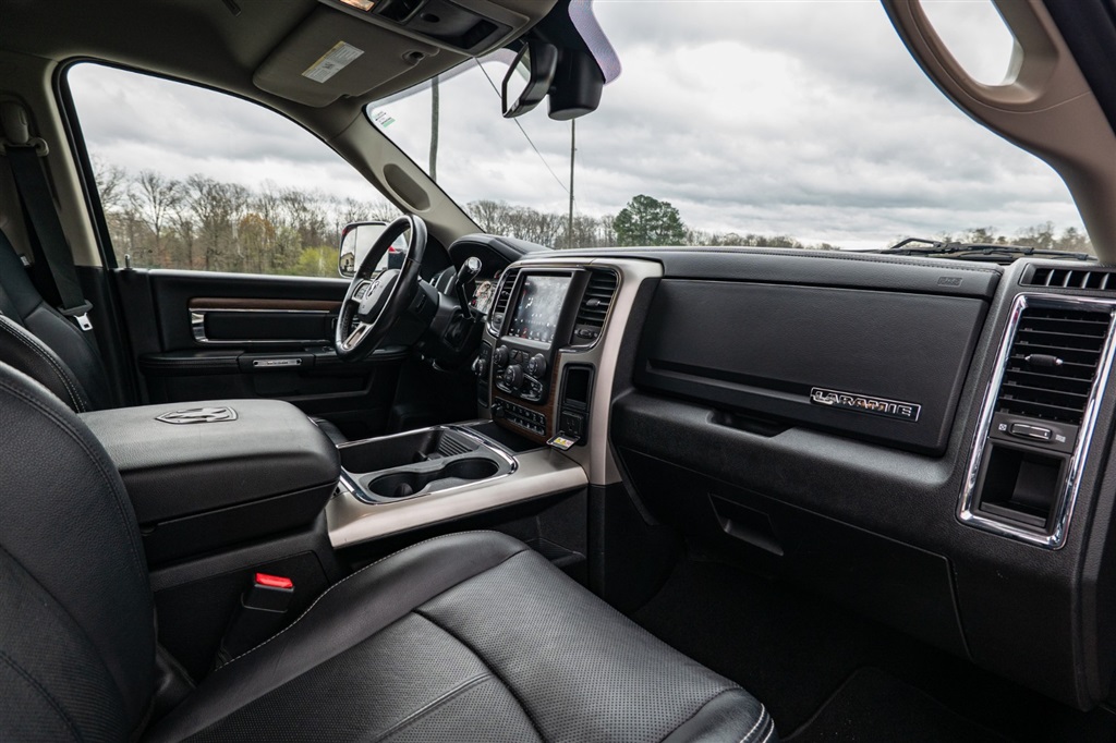 RAM2500 Laramie Crew Cab SWB 4WD33