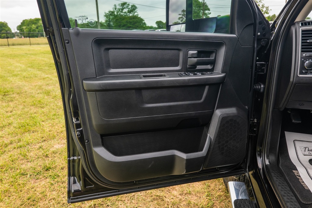 RAM3500 Tradesman Crew Cab 4WD DRW11