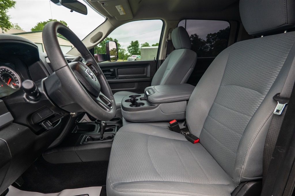 RAM3500 Tradesman Crew Cab 4WD DRW14