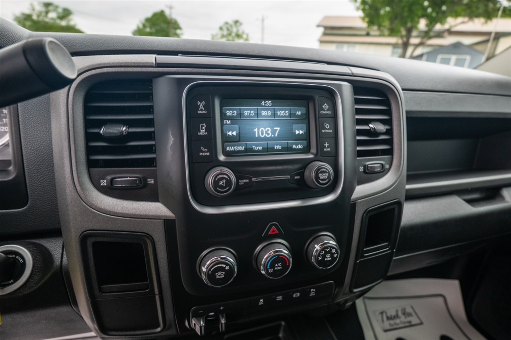 RAM3500 Tradesman Crew Cab 4WD DRW16