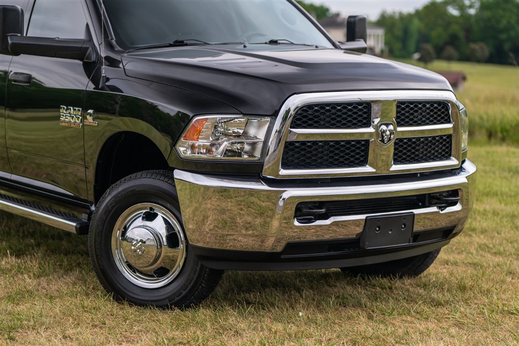RAM3500 Tradesman Crew Cab 4WD DRW2