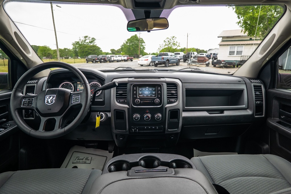 RAM3500 Tradesman Crew Cab 4WD DRW22