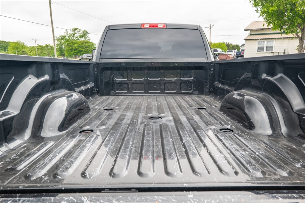 RAM3500 Tradesman Crew Cab 4WD DRW24