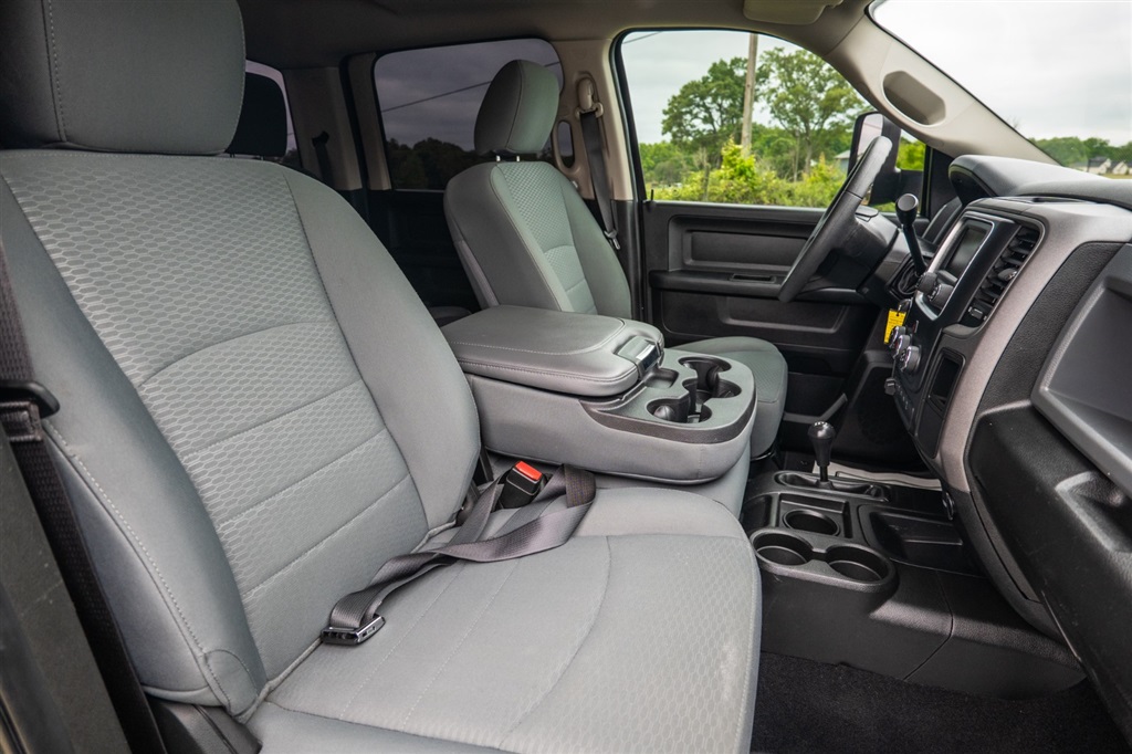 RAM3500 Tradesman Crew Cab 4WD DRW27