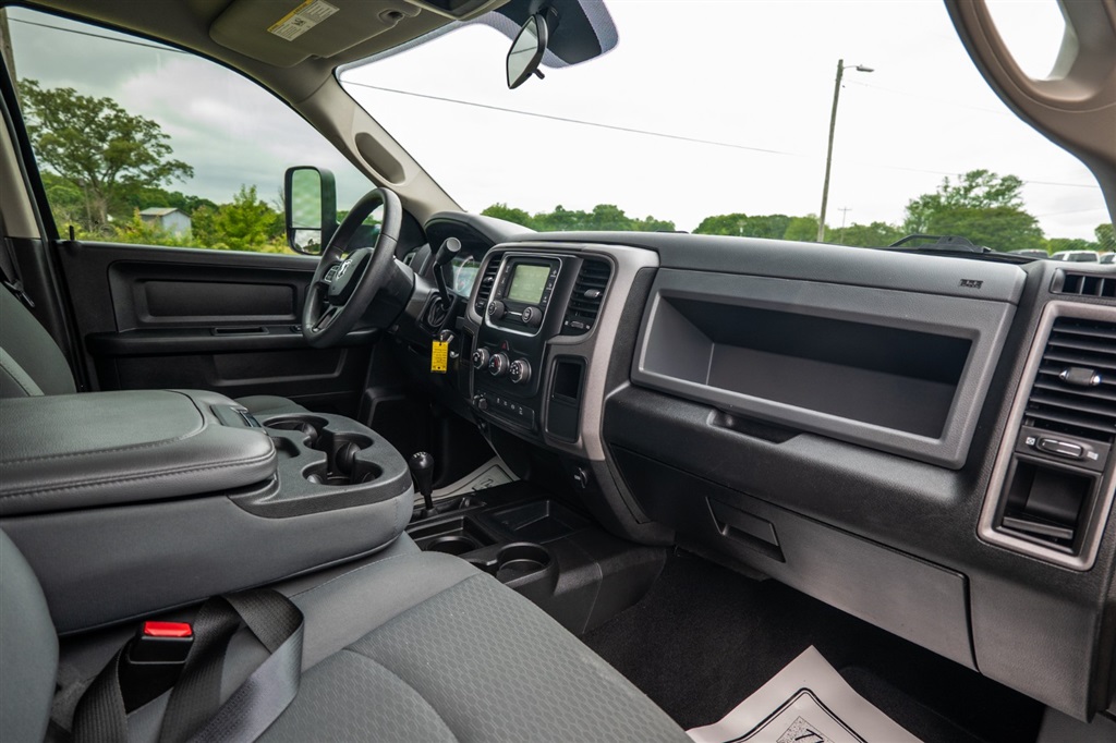 RAM3500 Tradesman Crew Cab 4WD DRW28