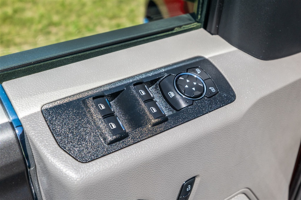FordF-150 XLT SuperCrew 5.5-ft. Bed 4WD15