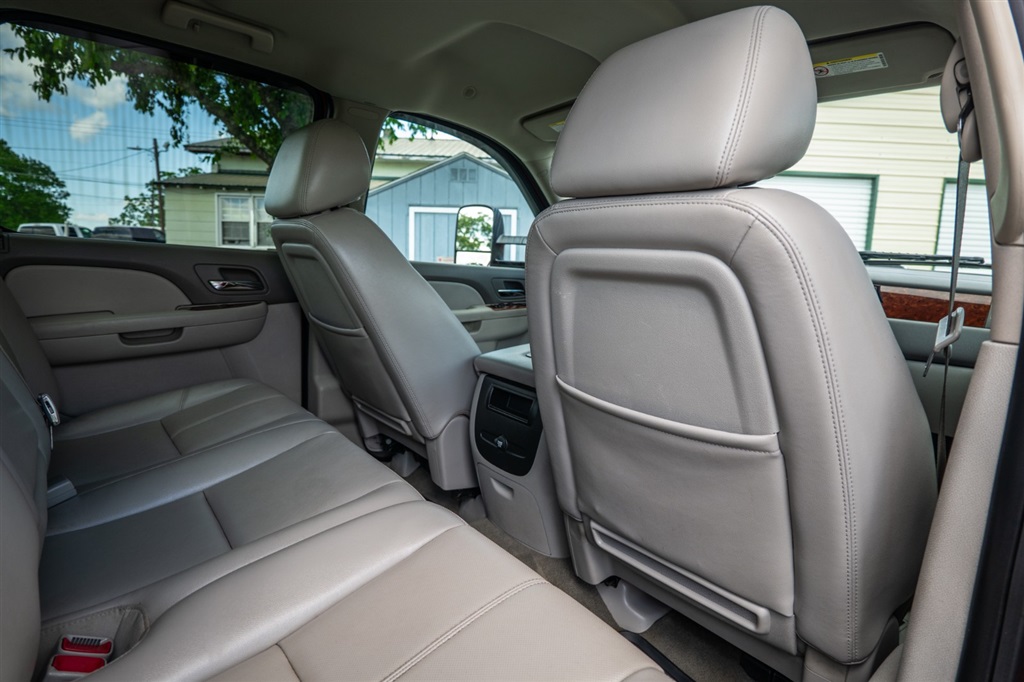 GMCSierra 3500HD SLT Crew Cab 4WD31