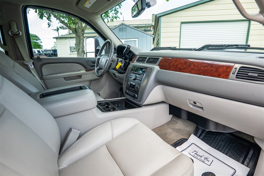 GMCSierra 3500HD SLT Crew Cab 4WD32
