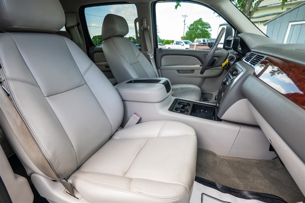 GMCSierra 3500HD SLT Crew Cab 4WD33