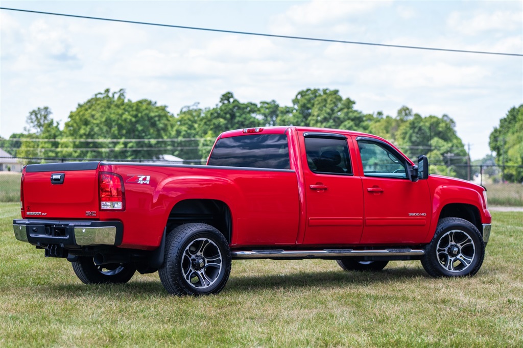 GMCSierra 3500HD SLT Crew Cab 4WD4
