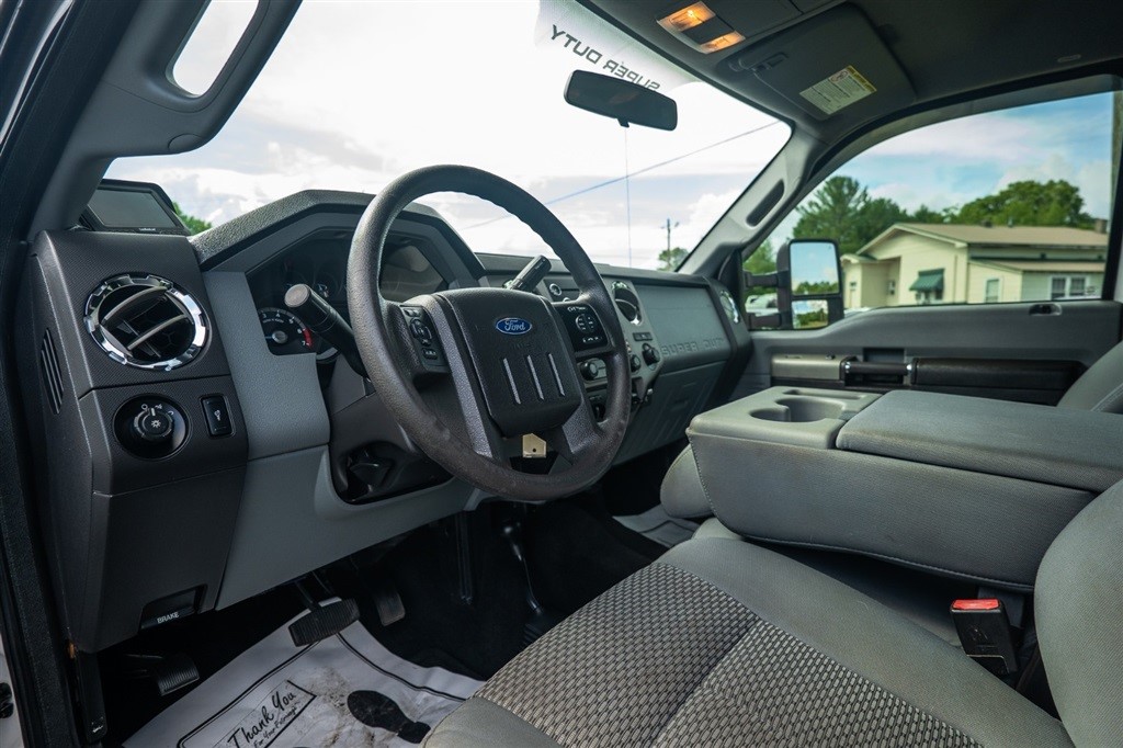 FordF-250 SD XLT Crew Cab 4WD13