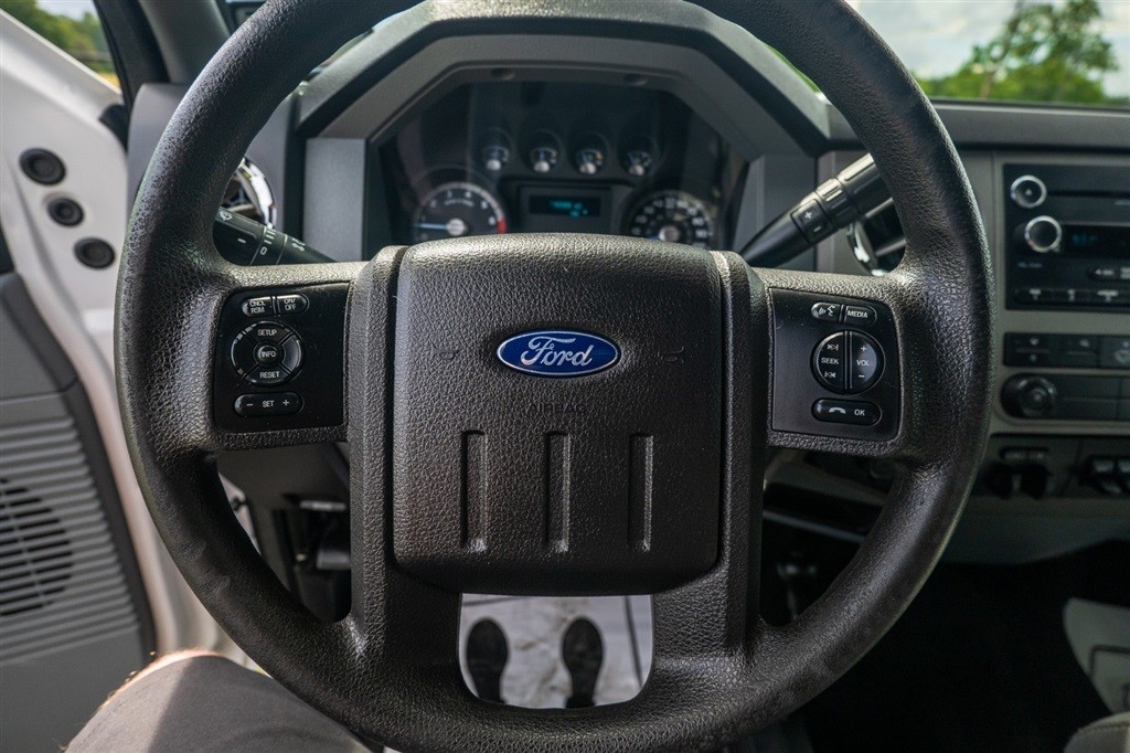 FordF-250 SD XLT Crew Cab 4WD17
