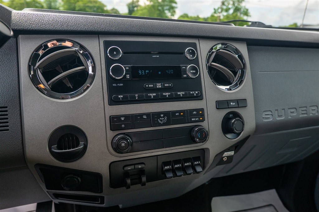 FordF-250 SD XLT Crew Cab 4WD18
