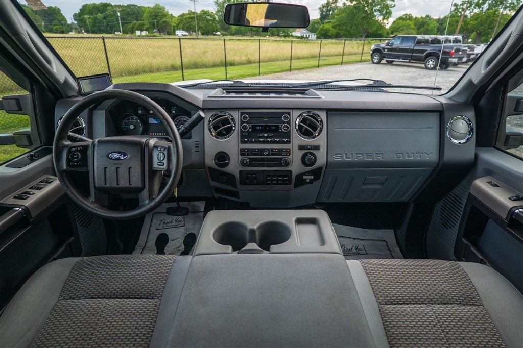 FordF-250 SD XLT Crew Cab 4WD27