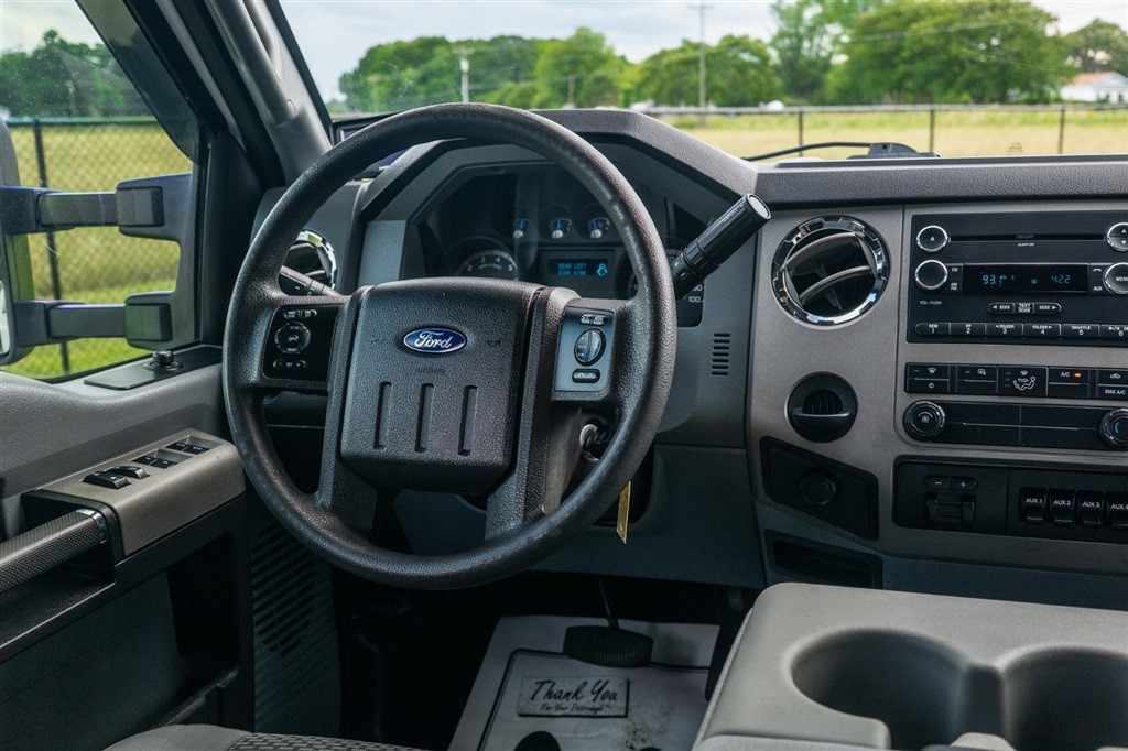 FordF-250 SD XLT Crew Cab 4WD28