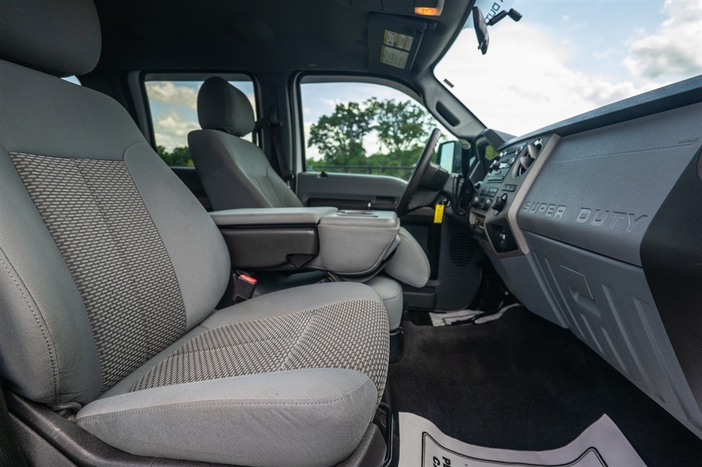 FordF-250 SD XLT Crew Cab 4WD36