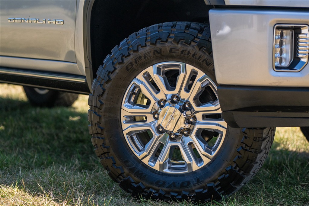 GMCSierra 2500HD Den4