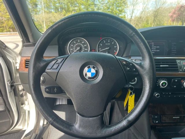 BMW5 Series 535i xDrive Sedan 4D11