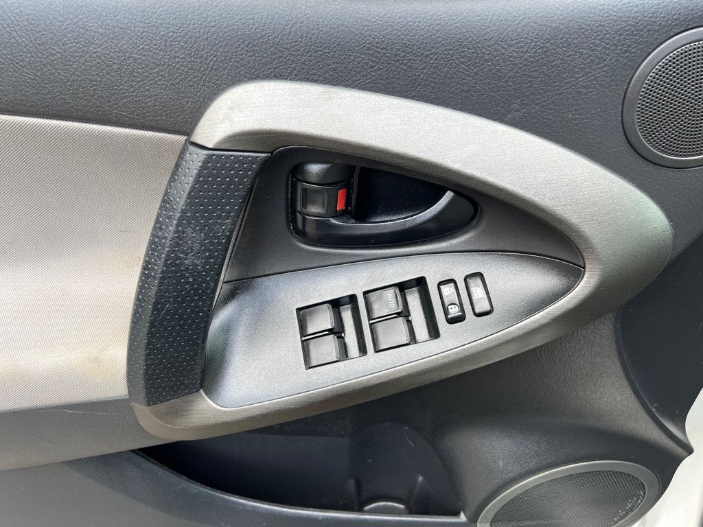 2012 Toyota RAV4 photo