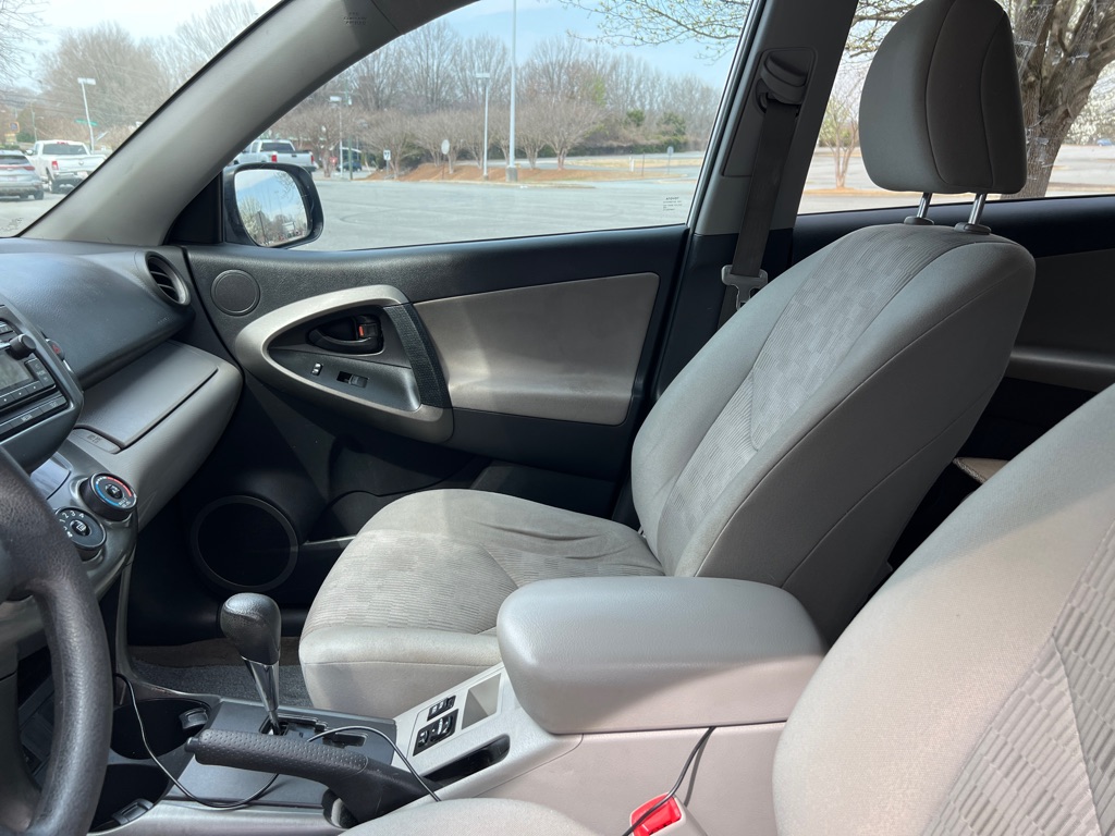 2012 Toyota RAV4 photo