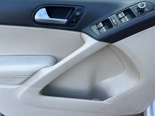 VolkswagenTiguan 2.0T SE 4Motion Sport Utility 4D12