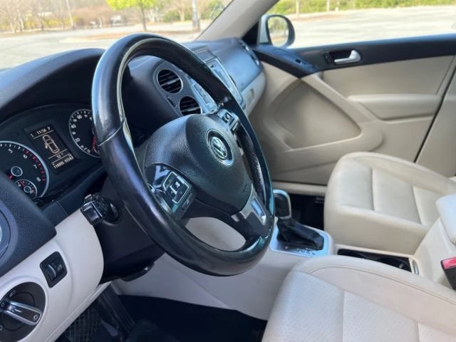 VolkswagenTiguan 2.0T SE 4Motion Sport Utility 4D13