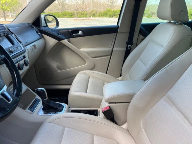 VolkswagenTiguan 2.0T SE 4Motion Sport Utility 4D14