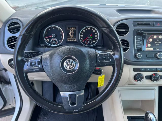 VolkswagenTiguan 2.0T SE 4Motion Sport Utility 4D15