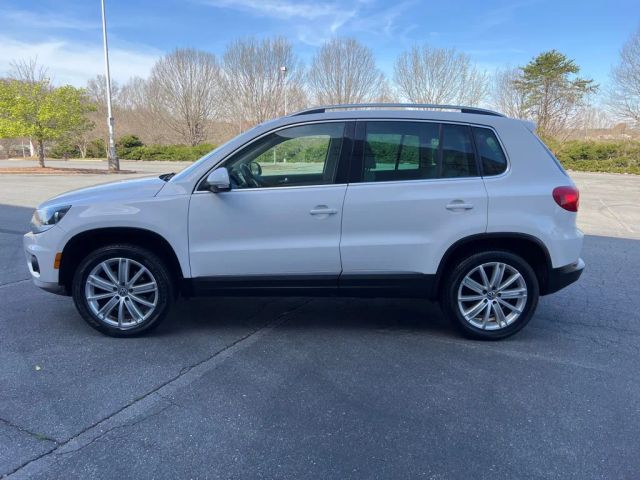 VolkswagenTiguan 2.0T SE 4Motion Sport Utility 4D2