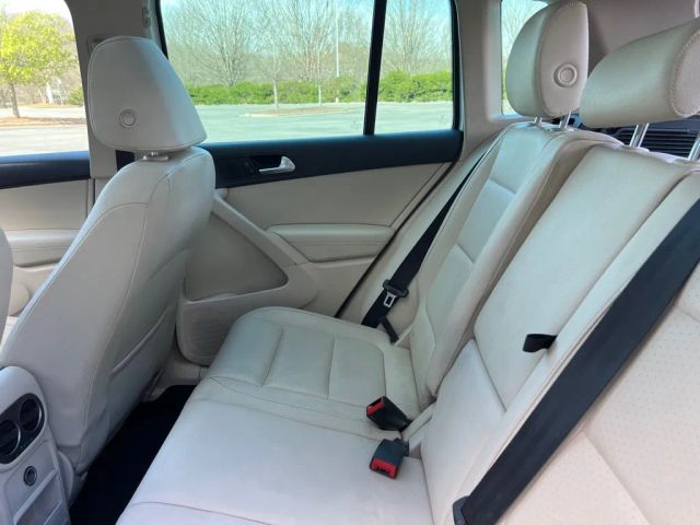 VolkswagenTiguan 2.0T SE 4Motion Sport Utility 4D21