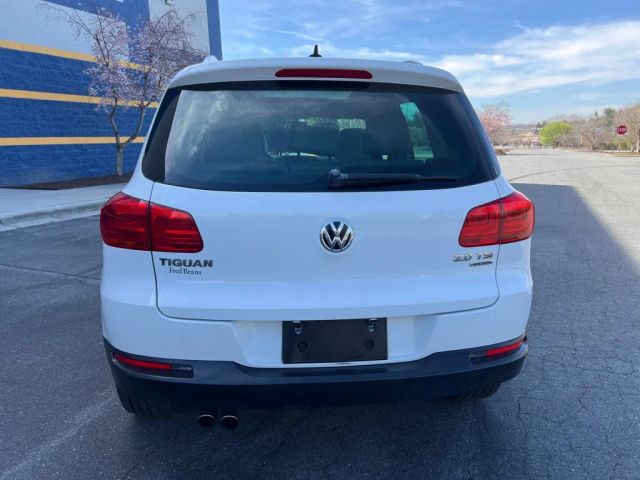 VolkswagenTiguan 2.0T SE 4Motion Sport Utility 4D4