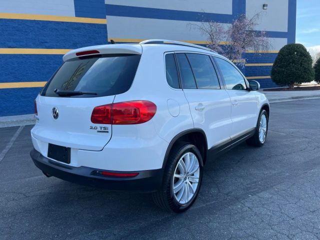 VolkswagenTiguan 2.0T SE 4Motion Sport Utility 4D5