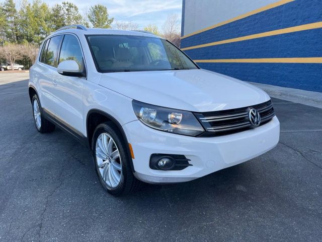 VolkswagenTiguan 2.0T SE 4Motion Sport Utility 4D7