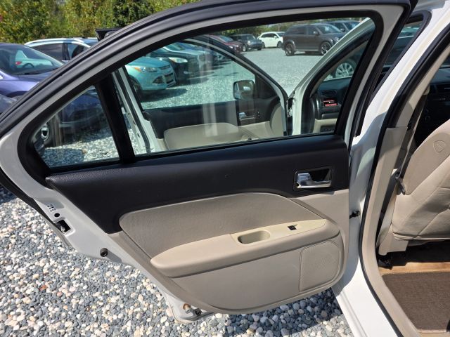 FordFusion SE Sedan 4D14