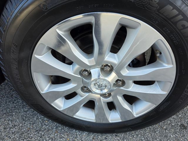 ToyotaSequoia Platinum Sport Utility 4D10