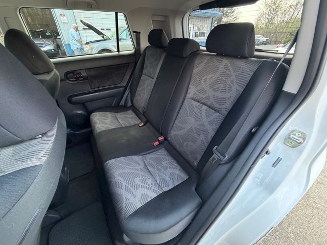 ScionxB Hatchback 4D10